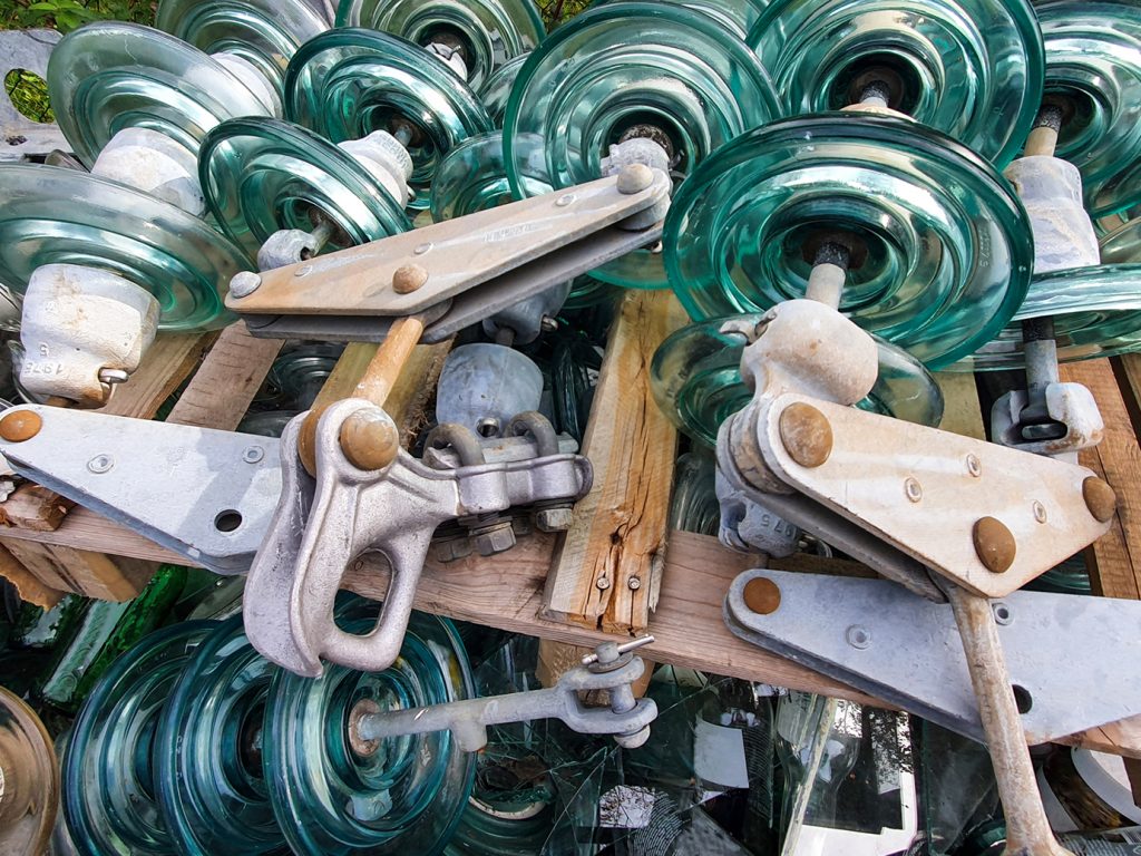 Rifiuti urbani e rifiuti industriali.