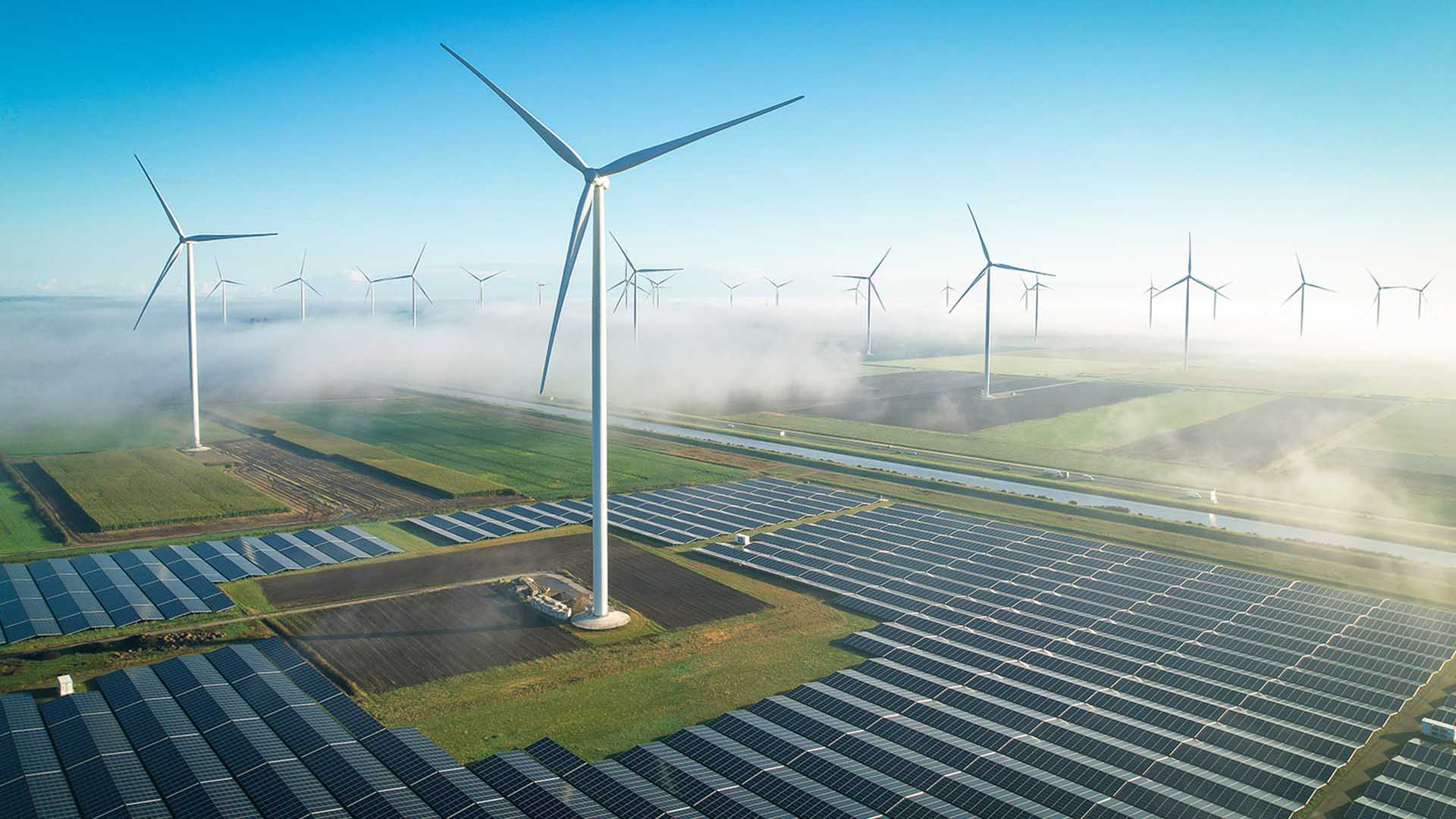 Windkraftanlagen auf einem Feld