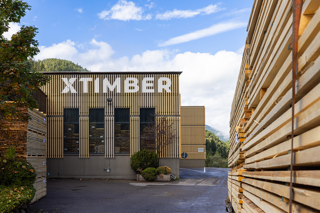 Alperia und X Timber: Sonnenstrom am Schattenstandort